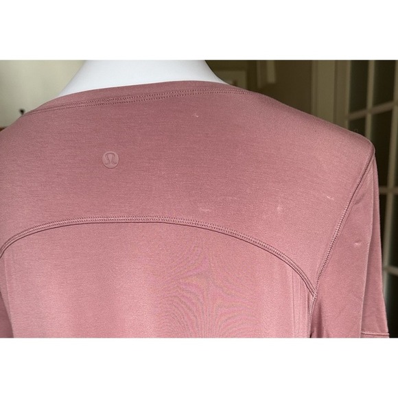 Lululemon Tunic Shirt Pink V-Neck Short Sleeve Side Slit Size 10 (Tag Missing) - Picture 6 of 7